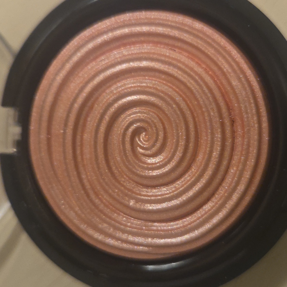 Laura Geller Peach Glow illuminator,  Brand New.
